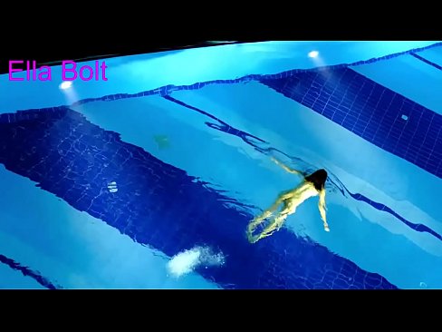 ❤️ मी पाहणे थांबवू शकत नाही, तरुण गोरा ELLA BOLT रिसॉर्ट पूलमध्ये नग्न पोहताना पकडला गेला ❤️ अश्लील mr.it-com.top ❌️❤